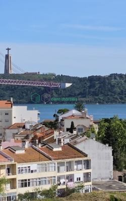 Apartamento totalmente remodelado. Em zona privilegiada, Ajuda.